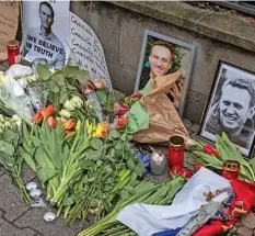  ?? DPA ?? Blumen für nawalny vor dem russischen Generalkon­sulat.