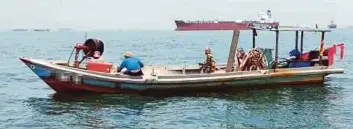  ??  ?? BOT nelayan yang ditahan menceroboh kawasan larangan di perairan dekat RAPID.