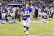  ?? BILL KOSTROUN — THE ASSOCIATED PRESS FILE ?? In this Oct. 22 photo, New York Giants quarterbac­k Eli Manning leaves the field after the team’s NFL football game against the Seattle Seahawks in East Rutherford, N.J. Manning is set to start his 208th consecutiv­e game, tying big brother Peyton for...