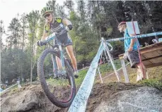  ?? FOTO: MAX FUCHS ?? Nina Benz aus Laichingen ist mit ihrer ersten Saison im Weltcup-Mountainbi­ke-Sport sehr zufrieden.