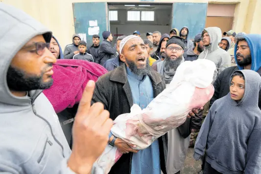  ?? AP ?? Palestinia­ns chant Islamic slogans while carry the bodies of children killed in the Israeli strikes in the Gaza Strip in front of the morgue at Al Aqsa hospital in Deir al Balah, Gaza Strip.