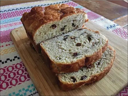  ?? ADDIE BROYLES / AMERICAN-STATESMAN ?? No-knead breads are a great introducti­on to baking bread. With one base recipe, you can make savory or sweet loaves, such as this cinnamon raisin swirl bread.