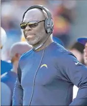  ?? K.C. Alfred San Diego Union-Tribune ?? ANTHONY LYNN came to admire Wooden after the former UCLA coach spoke to the Broncos in 2000.