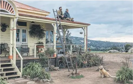  ?? Ben King ?? JUSTIN THEROUX, left, as Kevin Garvey and Scott Glenn as patriarch Kevin Sr. in HBO’s “The Leftovers.”