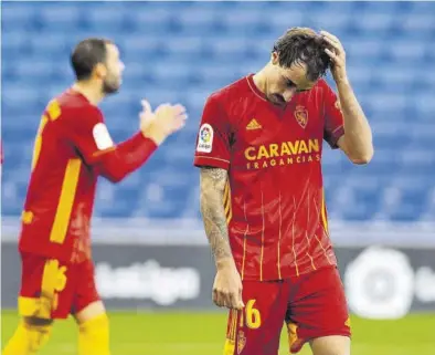  ?? JAVI FERRÁNDIZ ?? Eguaras se lamenta durante el partido contra el Espanyol en la primera vuelta.