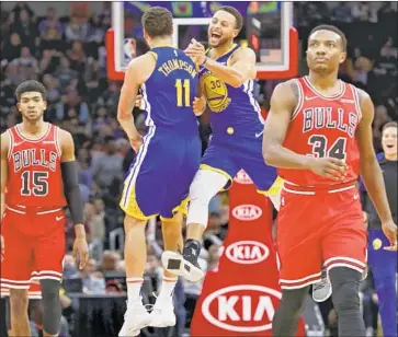  ?? Armando L. Sanchez Chicago Tribune ?? THE GOLDEN STATE WARRIORS’ Klay Thompson, left, and Stephen Curry celebrate after the Chicago Bulls called a first-half timeout at the United Center. Thompson went on to sink a record 14 three-pointers.