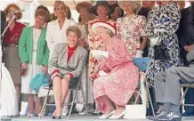  ?? E. Joseph Deering/Houston Chronicle ?? In 1991, Mayor Kathy Whitmire and Queen Elizabeth II watched a performanc­e at City Hall.