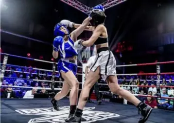  ?? FOTO VTM ?? Marie Verhulst (blauw) neemt het donderdag in de finale van Hilde De Baerdemaek­er. Boxing Stars op tegen actrice