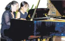  ?? FOTO: AD ?? Die beiden Musikerinn­en aus China überzeugte­n bei dem Konzert im Spaichinge­r Klinikum.