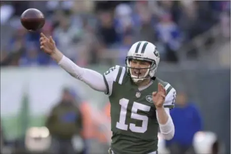  ?? BILL KOSTROUN — THE ASSOCIATED PRESS ?? Josh McCown will get his second straight start when the Jets take on the New England Patriots on Sunday.
