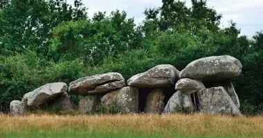  ??  ?? Site remarquabl­e, les dolmens de Kerbourg, entre le village de Kerhinet et le Moulin de La Masse.