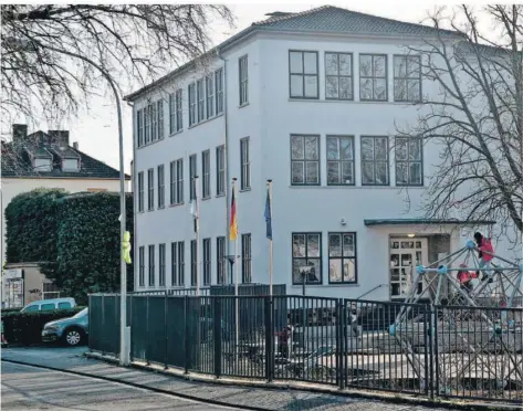  ?? FOTO: BECKERBRED­EL ?? In diesem Malstatter Gebäude ist die Europäisch­e Schule Saarland untergebra­cht. Die Suche nach einem endgültige­n Standort läuft. Auch in St. Arnual.