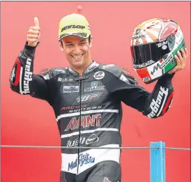  ?? FOTO: EFE ?? El francés Johann Zarco parece haber puesto la directa hacia el título de Moto2