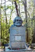  ??  ?? Karl Marx starb am 14. März 1883 in London. Dort befindet sich auch sein Grab mit einem großen Grabstein.