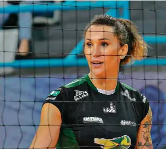  ?? Guilherme Rodrigues - 02.fev.2018/Futura Press/Folhapress ?? Jogadora transexual Tifanny Abreu, 33, defende o Bauru na Superliga feminina de vôlei