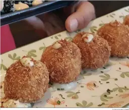  ?? COSASDECOM­É ?? Las korokkes, o croquetas japonesas, de Mau Mau, en Cádiz.