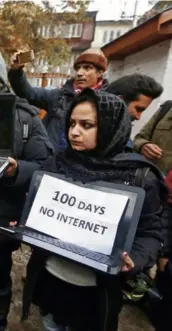  ??  ?? KASHMIRI JOURNALIST­S during a protest demanding the restoratio­n of Internet service, in Srinagar on November 12, 2019.