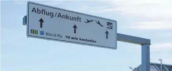  ?? FOTO: ALLGÄU AIRPORT ?? Sesam-öffne-dich heißt es jetzt auf den Parkplätze­n des Memminger Flughafens. Die neue digitale Autonummer­n-Erkennung macht es möglich.