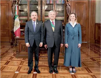  ?? FUENTE EXTERNA ?? Danilo Medina, junto a Andrés Manuel López Obrado y su esposa.