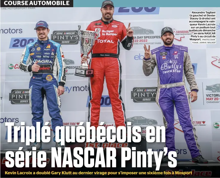  ?? PHOTO COURTOISIE, JOHN R. WALKER ?? Alexandre Tagliani (à gauche) et Dexter Stacey (à droite) ont accompagné le vainqueur Kevin Lacroix sur un podium tout québécois dimanche en série NASCAR Pinty’s au circuit de Mosport.