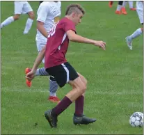  ?? MEDIANEWS GROUP ?? Rhiley Worlock, 20, makes a move on his defender and looking for the cross.