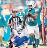  ?? JIM RASSOL/STAFF PHOTOGRAPH­ER ?? Miami wide receiver Jarvis Landry broke free on this play for a big gain Sunday. On another play, Landry blocked Buffalo’s Aaron Williams too high and was flagged by the officials.