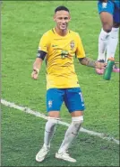  ?? FOTO: APA ?? Feliz Neymar celebró su partidazo