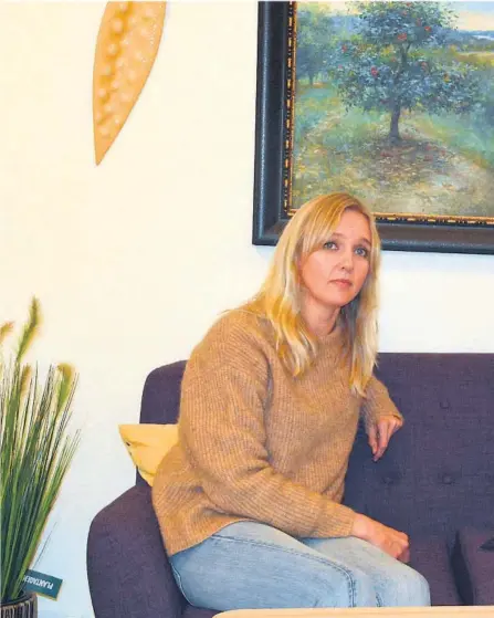  ??  ?? PÅRØRENDE: Arnhild Siljan og Anne Gro Marker har begge personer i naer familie som er lagt inn på lindrende enhet ved