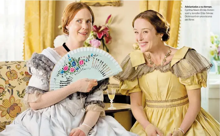  ??  ?? Adelantada­s a su tiempo. Cynthia Nixon (Emily Dickinson) y Jennifer Ehle (Vinnie Dickinson) en una escena del filme.