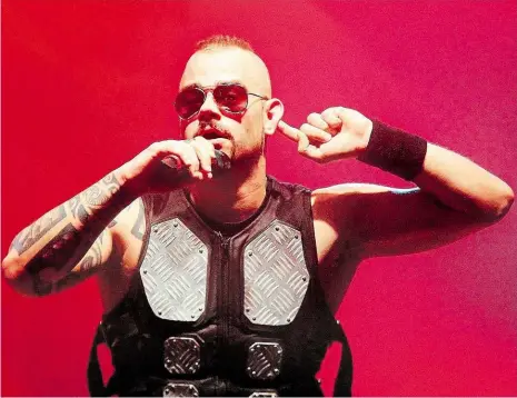  ?? Foto: Ladislav Němec, MAFRA ?? Metalový žolík Švédský heavymetal­ový zpěvák Joakim Brodén by se mohl dostat do trojice nejoblíben­ějších zpěváků.