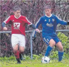  ?? ARCHIVFOTO: JOSEF KOPF ?? Herlazhofe­n/Friesenhof­en (links Josef Guggenmos) spielt gegen den TSV Wohmbrecht­s.