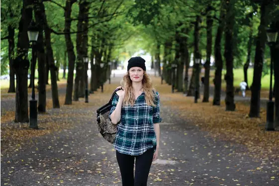  ?? Bild: JESSICA GOW ?? Sara Alström slog igenom tidigt i tv-serien Rederiet och sedan Vänner och fiender. Men uppmärksam­heten blev för mycket. ”Jag blev för sedd och det kändes jobbigt att vara i rampljuset”, säger hon.