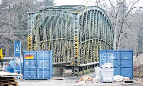  ?? FOTO: SIG ?? Ein Unternehme­r aus Hohentenge­n will aus der alten Eisenbahnb­rücke über die Argen in Nachbarsch­aft der Kabelhänge­brücke ein Brückenmus­eum machen.