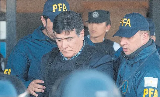  ?? ROLANDO ANDRADE ?? A prisión. El ex secretario Legal y Técnico de Cristina Kirchner, Carlos Zannini, el viernes, trasladado por la Policía.