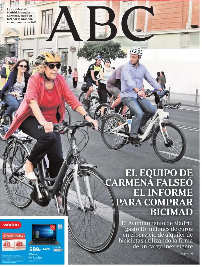  ??  ?? La alcaldesa de Madrid, Manuela Carmena, pasea en bici por la Gran Vía en septiembre de 2015