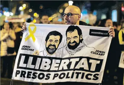  ?? MANU FERNÁNDEZ / AP / ARCHIVO ?? Protesta en Barcelona contra el encarcelam­iento de líderes independen­tistas el pasado 24 de enero