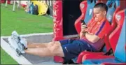  ??  ?? Gameirono se separó ni un instante del móvil durante las concentrac­iones del Atlético en Singapur e Italia, este verano.