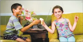  ?? A24 ?? Christophe­r Rivera, left, and Brooklynn Prince play friends in “The Florida Project.”