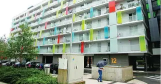  ?? MANU FERNÁNDEZ ?? País Vasco ha puesto en su punto de mira las casas vacías. En la imagen, bloque de pisos en San Sebastián