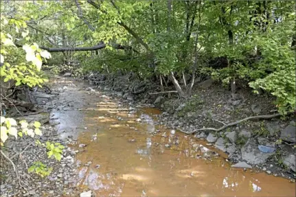  ?? Darrell Sapp/Post-Gazette photos ?? Saw Mill Run, north of the bridge at Ansonia Place and Saw Mill Run Boulevard in Overbrook. PWSA will begin restoring the stream bank to prevent flooding.