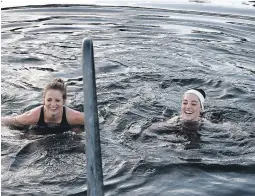 ??  ?? SVØMMETAK: Lothe Eldholm og Andersen hadde et mål om fem svømmetak.