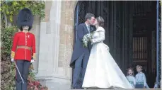  ?? FOTO: IMAGO ?? Hochzeitsk­uss: Prinzessin Eugenie und Jack Brooksbank.