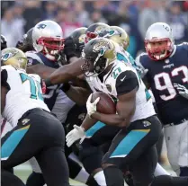  ?? File photo ?? Leonard Fournette (27) and the struggling Jacksonvil­le Jaguars fired their offensive coordinato­r and switched quarterbac­ks after Blake Bortles was benched in favor of Cody Kessler.