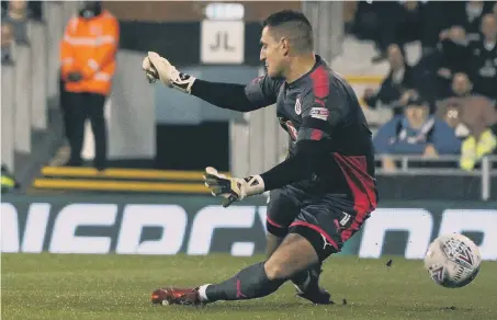  ??  ?? Vito Mannone is beaten by Stefan Johansen’s winner for Fulham in Reading’s 1-0 defeat at Craven Cottage on Tuesday night.