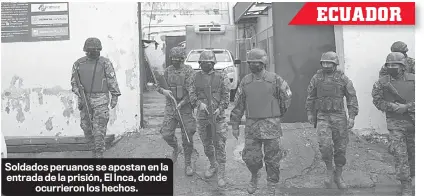  ?? ?? Soldados peruanos se apostan en la entrada de la prisión, El Inca, donde ocurrieron los hechos.