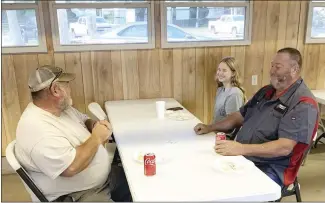  ?? Katie West • Times-Herald ?? Charles Gaines, Sarah Beth Gaines and Kirk Kennedy enjoy breakfast this morning at the Kountry Kitchen. The kitchen is open each morning for breakfast to dine in or take out.