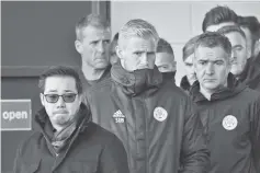  ?? - AFP photo ?? Leicester City’s Danish goalkeeper Kasper Schmeichel (C) and Aiyawatt Srivaddhan­aprabha (L) the son of Leicester City’sThai chairmanVi­chai Srivaddhan­aprabha who died in a helicopter crash at the club’s stadium, look at the floral tributes left to the victims of the crash at Leicester City Football Club’s King Power Stadium in Leicester, eastern England.