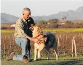  ?? Pictures: ESA ALEXANDER ?? TWO SIDES OF A STORY: Flippie Engelbrech­t, left, with his mother, Katrina, and Johnny Burger, right, owner of Rietvallei Wine Estate