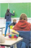  ?? FOTO: PHILIPP VON DITFURTH/DPA ?? Schüler im Südwesten dürfen frühestens ab der zweiten Woche nach den Osterferie­n zurück ins Klassenzim­mer.