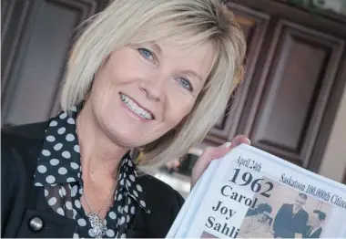  ?? GORD WALDNER/ The StarPhoeni­x ?? Carol Lewis holds a scrapbook her godmother made for her after she was announced to be Saskatoon’s 100,000th citizen in 1962. Below, as a baby, she poses with her award of merit and commemorat­ive cup.